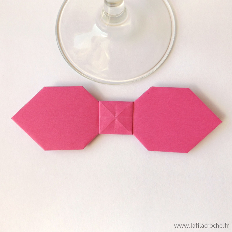 Marque-place nœud papillon rose