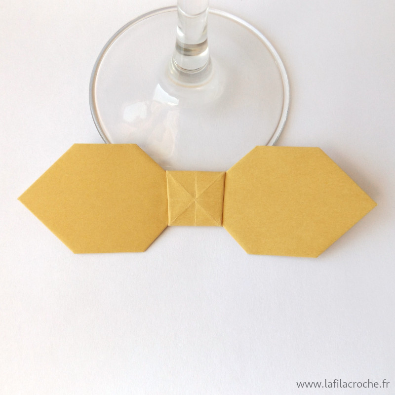 Marque-place nœud papillon sable