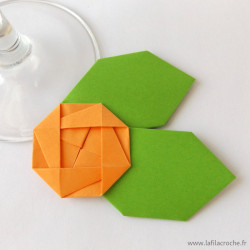 Marque-place fleur origami orange