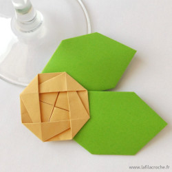 Marque-place fleur origami sable