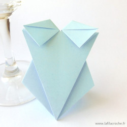Marque-place maillot de bain origami bleu clair