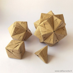 Boules kusudama origami Sonobe en papier réutilisé