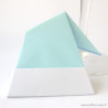 Marque-place bonnet bleu clair en origami