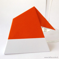 Marque-place bonnet rouge orangé