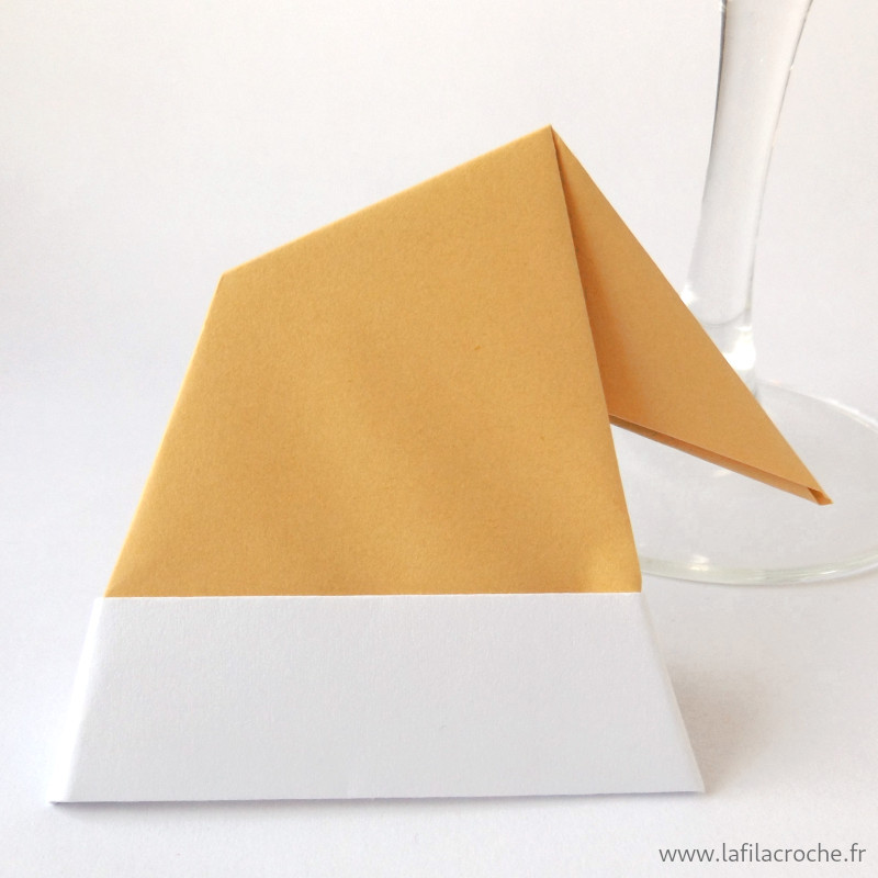 Marque-place bonnet sable