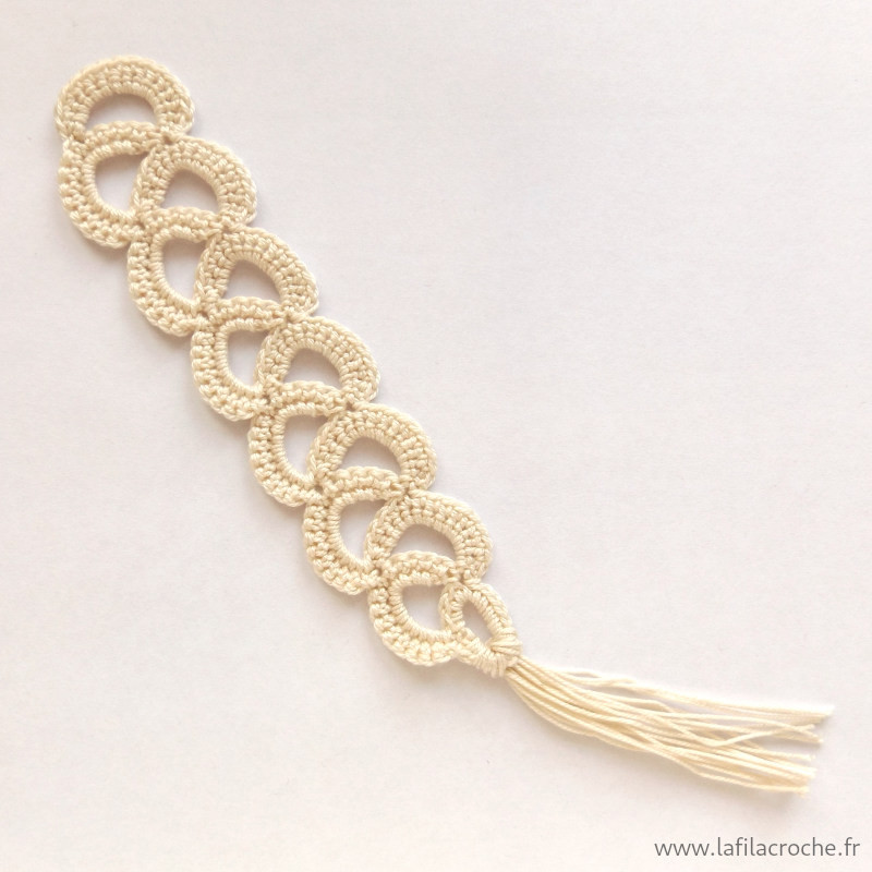 Marque-page arabesque écru au crochet