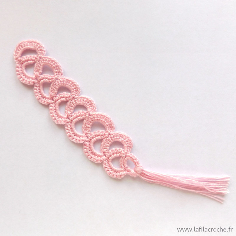 Marque-page arabesque rose au crochet