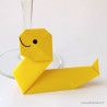 Marque-place serpent jaune en origami