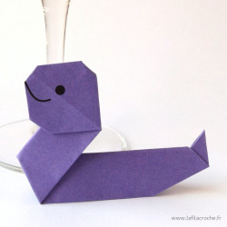Marque-place serpent violet en origami