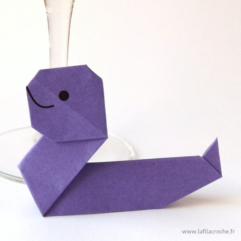 Marque-place serpent violet en origami