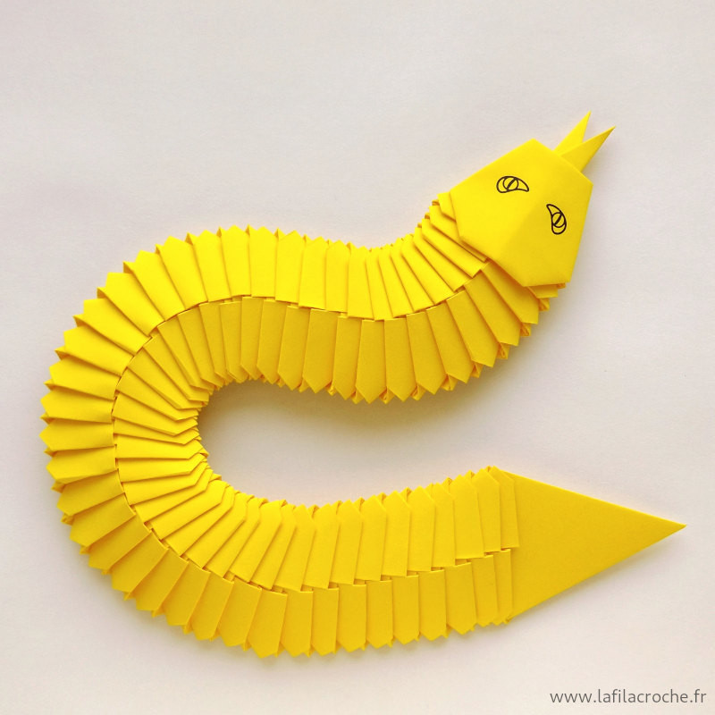 Petit serpent jaune origami articulé