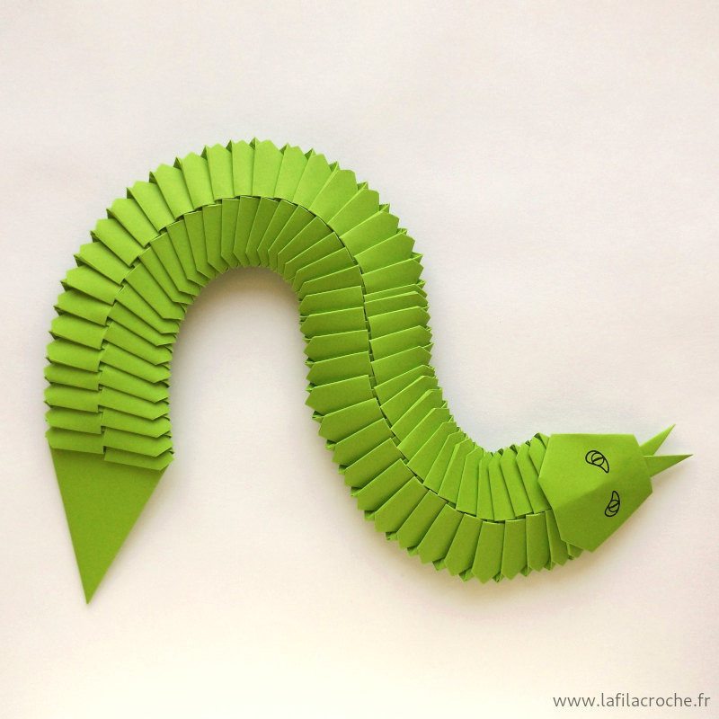 Petit serpent vert origami articulé