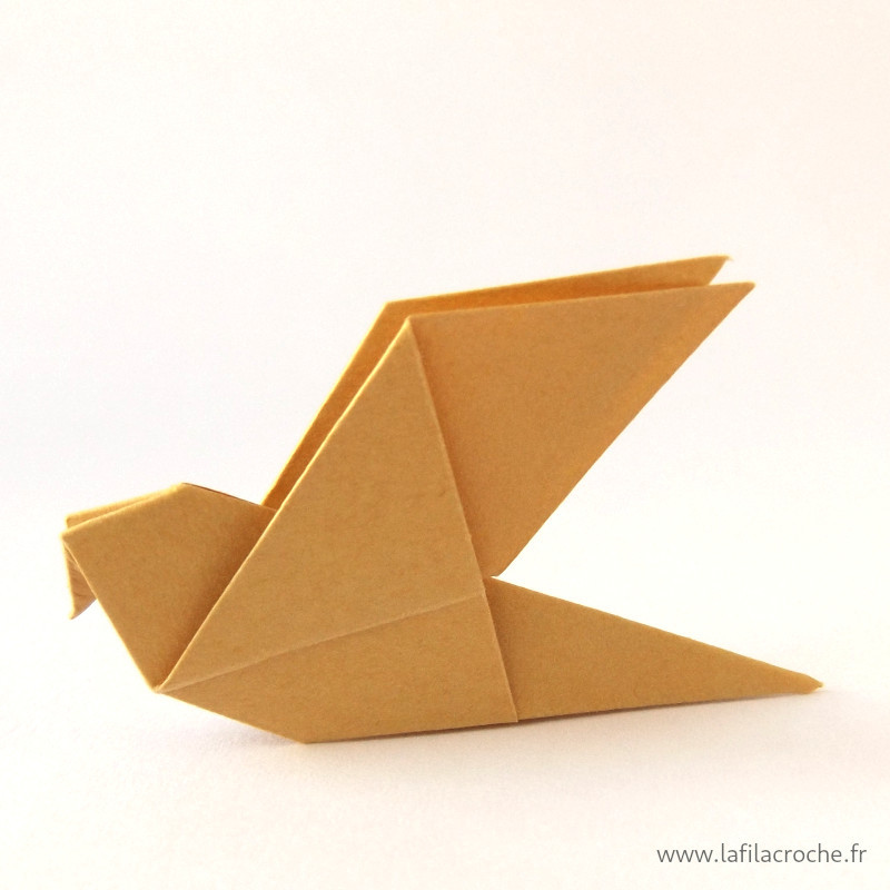 Colombe origami sable
