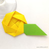Marque-place camélia jaune en origami