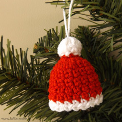 Mini bonnet de Noël fait main au crochet