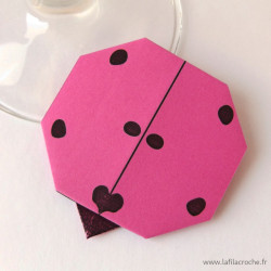 Marque-place coccinelle origami rose