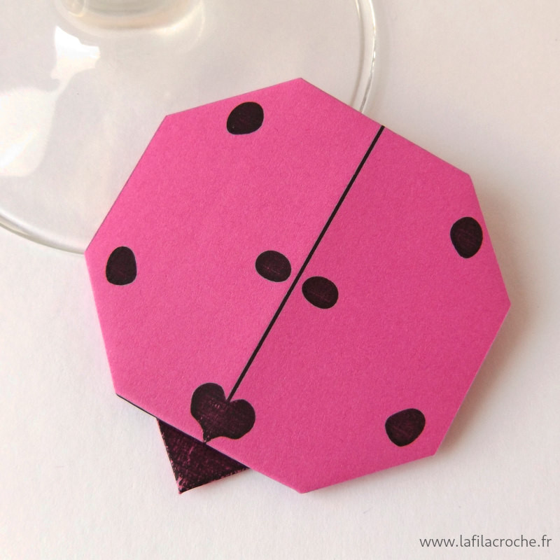 Marque-place coccinelle origami rose