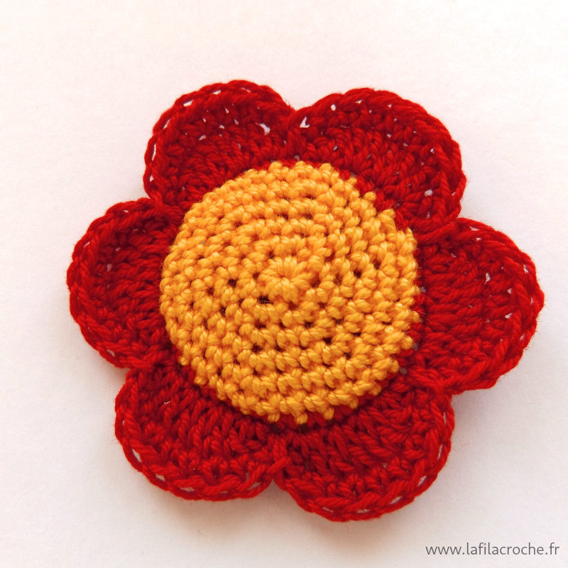 Bijou broche fleur rouge au crochet