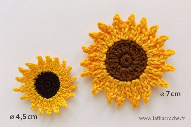 Deux motifs appliqués tournesol au crochet, un petit et un grand