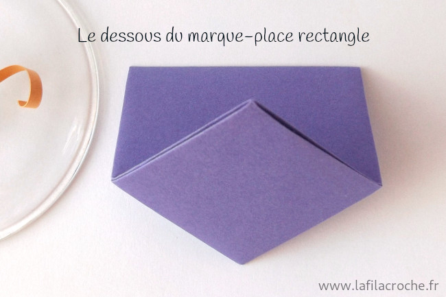 Vue du dessous du marque-place rectangle en origami