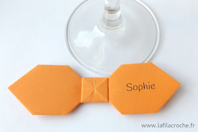 Marque-place nœud papillon avec prénom