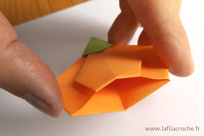 Vue sur la base ouverte du marque-place citrouille