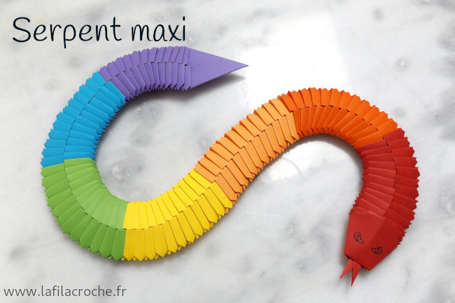 Grand serpent articulé en origami modulaire