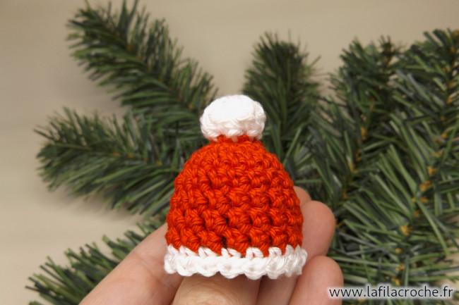 Mini bonnet de Noël au crochet pour décoration